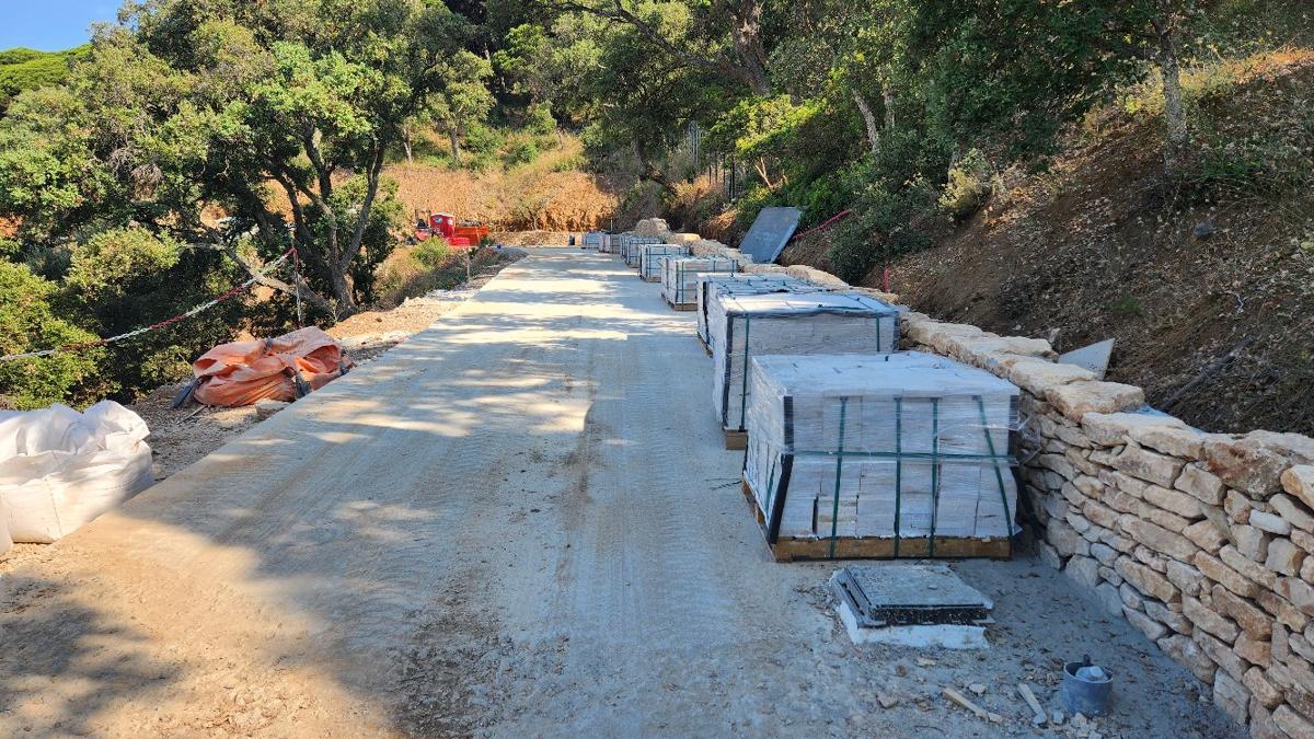 Avant les travaux : Pavage carrossable en travertin (vue 2), La Croix-Valmer
